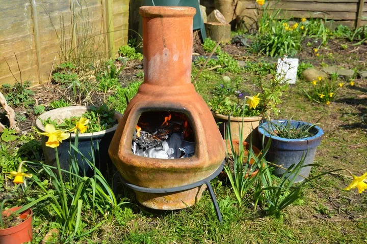 outdoor-winter-pot-fireplace